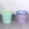 Cubo de basura de plástico hueco simple de tapa abierta para sala de estar del hogar, papelera redonda para dormitorio, cocina, baño, cubo para artículos varios