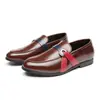 Mocassins Slip-On Color Block Transfronteiriços, Sapatos Sociais de Couro Bico Fino Tamanho Grande, Sapatos Casuais Masculinos da Moda com Fivela de Comércio Exterior