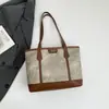 Bolso tote nuevo de gran capacidad 2026, bolso de hombro de moda para la ciudad, bolso de mano y bolso de axila, diseño simple y casual