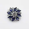 Venta al por mayor de fábrica 28 mm accesorios para joyería forma de flor botón de vidrio con diamantes de imitación DIY hecho a mano hebilla decorativa incrustada con diamantes camisa