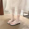 Chinelos Femininos de Verão para Exterior 2026 Novos Sapatos Primavera/Verão Estilo Fada Tira de Dedo com Strass Sandálias de Duas Vias Tamanhos Grandes Sapatos Femininos