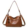 Bolsa Feminina de Couro Macio Mais Vendida Transfronteiriça 2025 Nova Bolsa Transversal Simples de Grande Capacidade Elegante Bolsa de Ombro Axilar