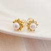 Pendientes de perlas naturales de agua dulce con baño de oro de 18 quilates y diamantes con borde cruzado, joyería de calidad Qingdao.
