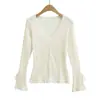 Cardigan de Punto Otoño 2026 Estilo Francés Suave Cuello en V Manga Acampanada Adorno de Volantes para Mujer Ajuste Delgado Temperamento Top con Abertura