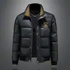 Artículos Europeos Invierno Nuevo Cálida Chaqueta de Plumas Tendencia Masculina Moda Cuello Alto Chaqueta Casual Y9812