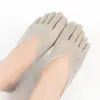 Venta al por mayor del fabricante Nuevos calcetines finos de cinco dedos para mujer Primavera y Verano Malla Transpirable Invisibles de corte bajo con Silicona Antideslizantes
