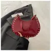 Moda Europeia e Americana Estilo Retrô Punk de Rua Rebite Grande Capacidade Tendência Bolsa de Ombro sob o Braço para Mulheres