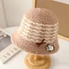 Al por mayor 25 Años Otoño e Invierno Nuevo Sombrero de Pescador Tejido Tela Perro Lazo Mujer Espesado Dulce Protección Auditiva Sombrero de Cubo Sombrero de Cuenca