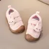 Zapatos para caminar anti-patadas para bebé niña, suela suave, nuevo estilo de otoño, zapatillas deportivas para bebés y niños pequeños, antideslizantes, diseño de conejo, zapatos de princesa estilo coreano
