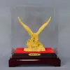 Venta al por mayor de fábrica Adornos de Grandes Planes Traen Riqueza y Tesoro Adornos de Águila Arena de Terciopelo Artesanías Doradas Gabinete de Vino Gabinete de TV Oficina