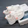 Zapatos de Moda Nuevos de Plataforma para Estudiante Femenina Primavera y Verano 2024 Malla Transpirable Aumentadores de Altura Pequeños Deportivos Casuales Zapatos para Mujer