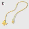 Colar Pingente Borboleta Banhado a Ouro Estilo Antigo para Mulheres com Toque de Luxo, Apresentando um Design de Borboleta Dançante e Pingente de Fita, Corrente para Clavícula