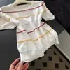 Camiseta de Tricô Branca Listrada com Gola Redonda e Manga Curta para Mulheres, Camada Interna ou Externa, Curta, Ombro Normal, Top Pequeno, Verão 2026
