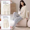 Nuevo conjunto de pijama de algodón puro para mujer con sujetador incorporado, caracterizado por mangas largas y pantalones largos, un diseño de dibujos animados y un estilo cómodo e informal que también se puede usar como ropa de estar en casa.