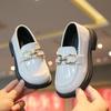Sapatos de Couro para Meninas 2026 Primavera e Outono Novos Sapatos Infantis Estilo Britânico para Meninas Versáteis Modernos Mocassins Slip-On
