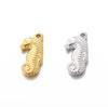Nuevo colgante tridimensional de caballito de mar de acero inoxidable transfronterizo chapado en oro al vacío de 18 quilates hecho a mano accesorios de joyería DIY