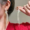 Pendientes de Borla Plateados con Diamantes Brillantes de Lujo Ligero, Exquisitos y Elegantes, Personalizados de Alta Gama para el Temperamento de una Hija, Pendientes de Borla Plateados de Moda
