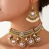 1 Conjunto de Colar e Brincos Femininos Elegantes Personalizados com Diamantes Brilhantes Estilo Étnico do Oriente Médio Retrô da Moda 5 Flores Pequenas Joias Femininas