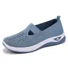 Zapatos para Mujer Transfronterizos Talla Grande Zapatos de Mujer Zapatos de Suela Blanda Zapatos para Madre de Una Pierna Malla Transpirable Zapatos de Tela del Viejo Pekín