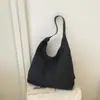 Nuevo Estilo de Principios de Otoño Alta Apariencia Retro Nicho Relajado Rayas Letras Bolso Tote Ligero para Viajar Cruzado Diseño Simple