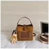 Bolso bandolera retro de nicho estilo coreano para el trabajo y los desplazamientos, que ofrece un ambiente relajado, nueva colección otoño 2026, bolso tipo cubo de alta calidad y moderno
