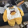 Nueva colección de otoño para niños: Conjunto bordado en 3D, conjunto de sudadera para niña y bebé, atuendo de dos piezas elegante y casual 2026