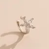 Moderna y sencilla orejera floral para mujer, estilo ins nicho de cobre incrustado con circonita trébol de cinco hojas, accesorio de clip para cartílago auricular sin perforación