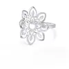 Anillo de Acero de Titanio con Forma de Loto Hueco, Anillo de Diseño de Nicho Chapado en Oro que No se Desvanece, Venta Directa de Fábrica a Partir de Una Pieza