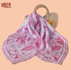 Novo Estilo Lenço Quadrado Feminino 70cm com Estampa Floral Clássica Moda Retrô Lenço de Seda Cetim Chiffon Fonte de Fábrica Atacado