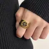 Novo Anel de Cruz Dourado Antigo para Mulheres, Design de Nicho de Alta Qualidade, Versátil, Luxo Leve, Anel Aberto Ajustável para Mulheres