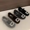 Sapatos Baixos Cinza Quadrados de Bico Alto de Luxo Estilo Francês com Strass, Modelo Novo para o Início da Primavera de 2026, Sapatos Mary Jane de Tira Única para Mulheres