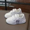 Tenis de Dibujos Animados para Niños y Niñas 2026 Primavera y Otoño Nuevos Zapatos Deportivos Casuales para el Campus de Suela Suave Zapatos Blancos