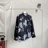 Camisa clássica preta com estampa floral pequena de manga comprida, estilo ins casual, estilo retrô de Hong Kong, estilo japonês, unissex, legal e estilosa para primavera e outono