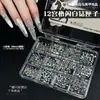 A Professora MaMa recomenda a caixa branca super brilhante com 12 compartimentos, acessórios de nail art estilo super brilhante feminino com fundo plano de diamantes de imitação