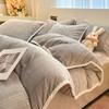 Outono e Inverno Espessado Veludo Leite Conjunto de Quatro Peças Capa de Edredom com Borda Jacquard Cor Pura Luxo Acessível Lençóis Quentes Roupa de Cama Esculpida