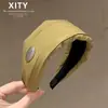 Faixa de cabelo retrô de tecido liso com design de letra, um acessório de cabelo que realça a aparência de uma testa alta e faz o rosto parecer menor, um acessório de cabelo versátil