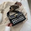 Bolsa Feminina Nova 2024 Moda Retrô Tendência Bolsa Pequena Quadrada Cor Contrastante Tiracolo de Ombro Único Bolsa Estilo Ins para Mulheres
