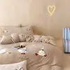 Fofo estilo infantil outono e inverno espessado estilo creme leite velo quatro peças conjunto quente pequeno urso bordado desenho animado dupla face velo roupa de cama