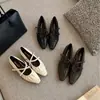 Zapatos Mary Jane retro franceses 2026 con tiras cruzadas, zapatos de tacón grueso de punta cuadrada poco profundos para mujer, negro y blanco