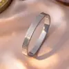 Pulsera de Acero de Titanio con el Gran Mantra de la Compasión del Nuevo Buda de Diez Mil Caracteres Transfronterizo Pinza con Caracteres Vietnamitas de Cisne de Alto Nivel Pulsera Retro para Hombres y Mujeres