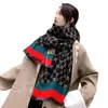 Bufanda de Falso Cachemir con Letras Estilo Otoño e Invierno para Mujer, Versión Coreana, Engrosada, Tacto de Alta Gama, Bufanda Larga Versátil, Chal y Calentador de Cuello para Dama