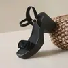 Nuevos Zapatos Abiertos de Tira Única Suaves con Suelas Gruesas, Tacones Altos, Tacones Gruesos, Sandalias Estilo Chanel para Mujer, Tacón Medio, Verano 2025