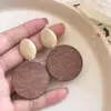 Pendientes de Madera Geométricos Retro Pendientes de Botón de Lujo Ligero de Alta Gama para Mujer Nuevo Estilo Chino Versátiles de Verano Pendientes Largos Accesorios para Orejas