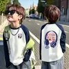 Camiseta de manga larga raglán de algodón puro para niños, nuevo estilo primavera/otoño con estampado color block, moderna y única, adecuada para niños de talla mediana y grande como capa base.