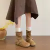 Botas femininas de novo estilo com aumento interno de altura para outono e inverno, estilo britânico casual western 2026, botinhas de nicho, sapatos femininos com um toque retrô e de luxo leve