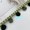 Nuevo encaje para cortina en verde vintage y verde militar con estilo Maillard, con bolitas de mirto, pompones de piña y encaje de cuentas en los laterales, ofreciendo un toque de lujo