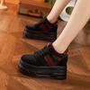 Zapatillas de caña alta para mujer 2026 Invierno Nuevas Versátiles de suela gruesa que aumentan la altura para mujeres petite con pedrería y forro de felpa para el calor