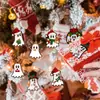 Adorno de Fantasma Navideño Colgante Decoración Navideña de Madera Gorro de Santa Calavera Gótica Decoración Colgante de Madera