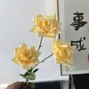 Rosa artificial de 3 cabezas con borde rizado, arreglo floral de decoración de boda en relieve estilo europeo, rosa de esquina texturizada