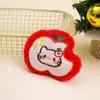 Colgante de Felpa Creativo de Gatito Manzana de Dibujos Animados Broche de Corazón de Manzana Accesorios para Ropa Zapatos y Sombreros Accesorios para el Cabello Accesorios Venta al por Mayor